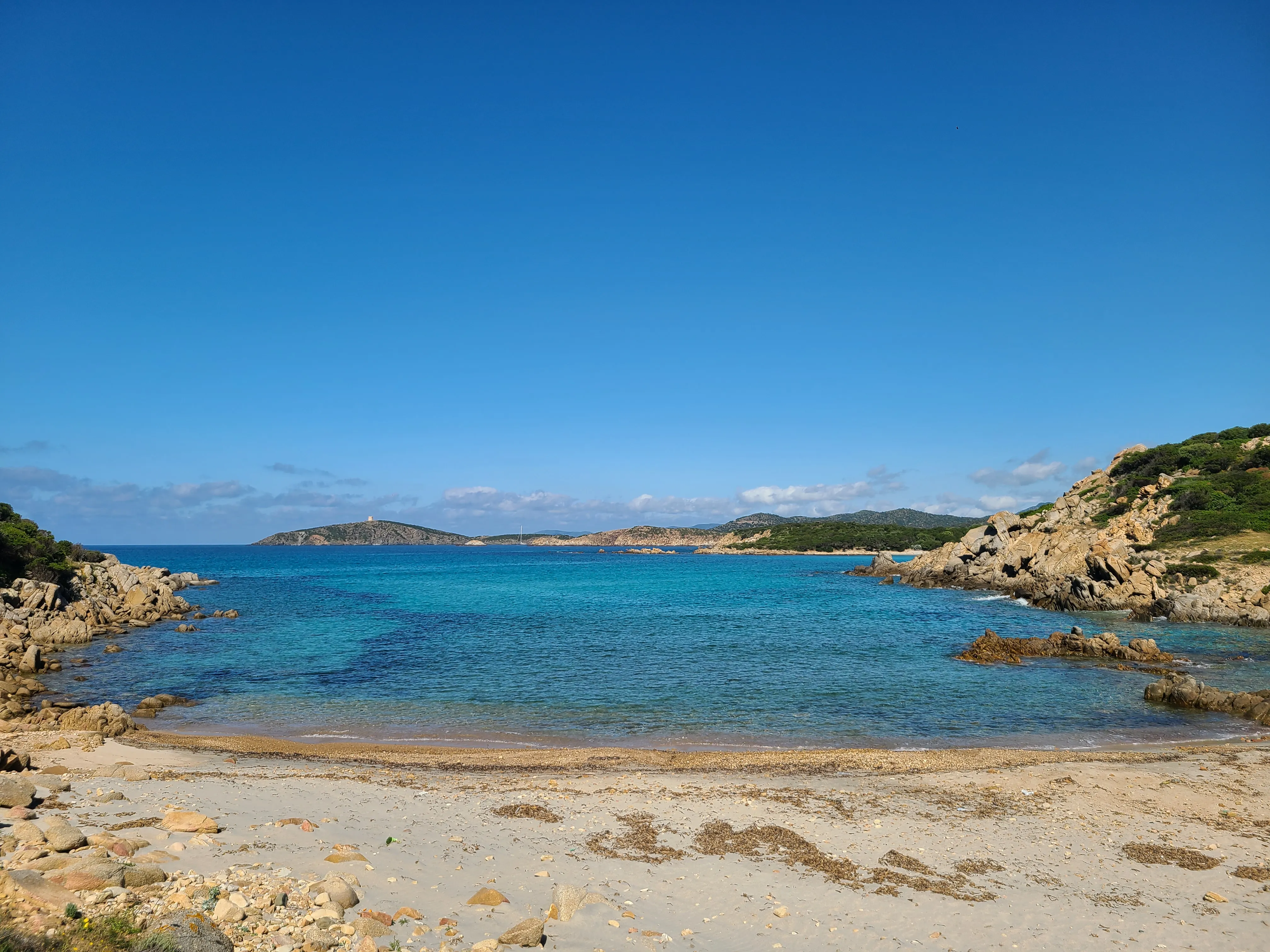 Wanderung an herrlichen Buchten entlang – Sardinien